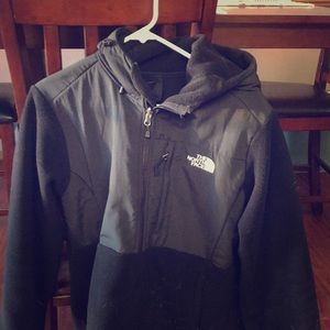 Woman’s north face jacket